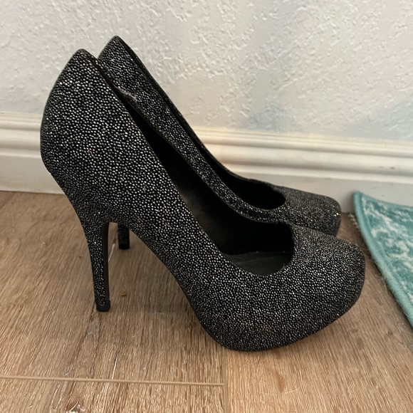 Sparkly Pumps size 8, worn once - Picture 4 of 5